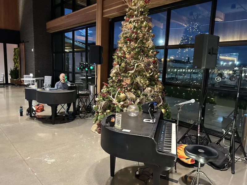 Modern Dueling Pianos setup