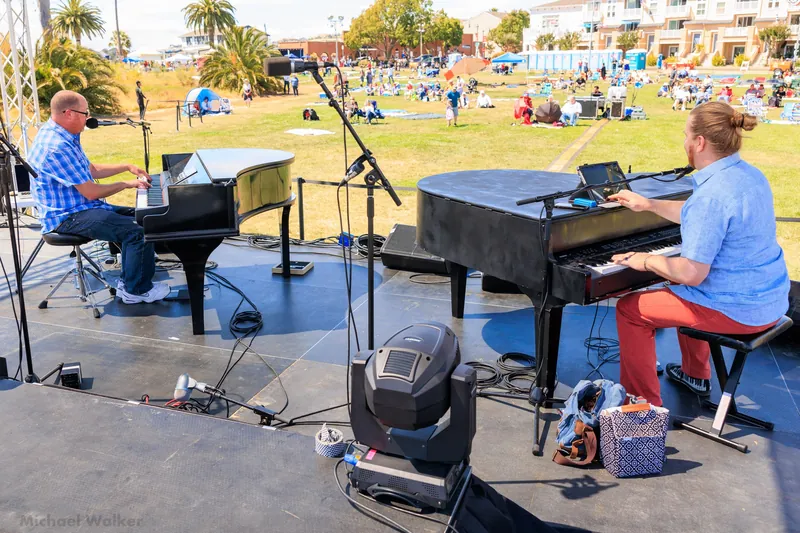 Modern Dueling Pianos setup