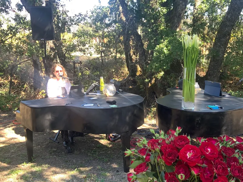 Modern Dueling Pianos setup