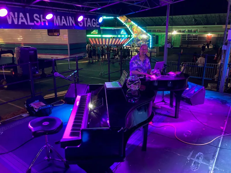 Modern Dueling Pianos setup