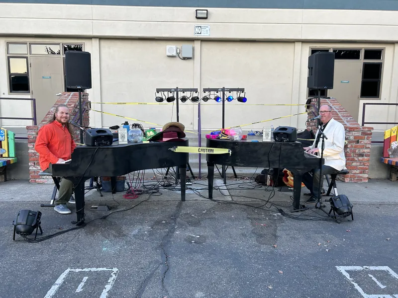 Modern Dueling Pianos setup