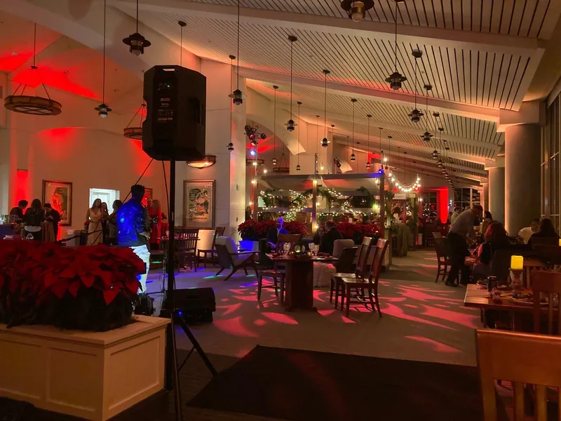Modern Dueling Pianos setup